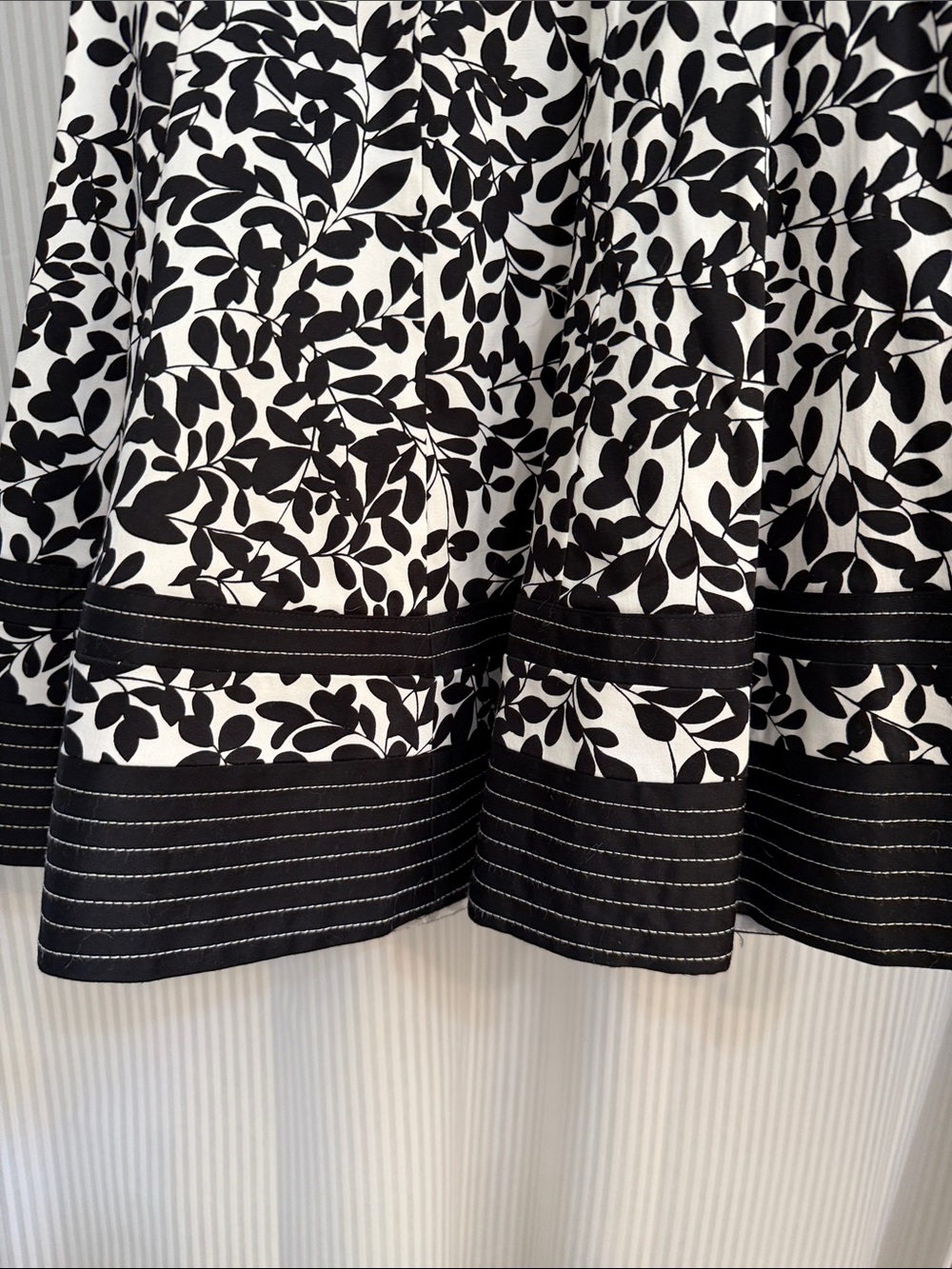 Jones Wear Dress - Black & White Leaf Print Sundress - Picture 6 of 10